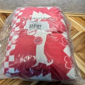 Victorias Secret Pink Plush Sherpa Throw